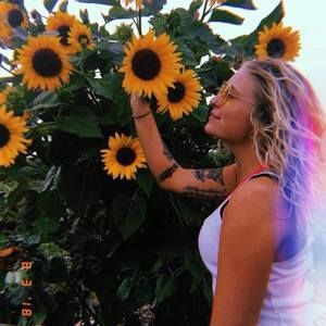 Meet your Posher, Chloe